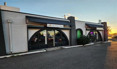  Commercial Building for Lease